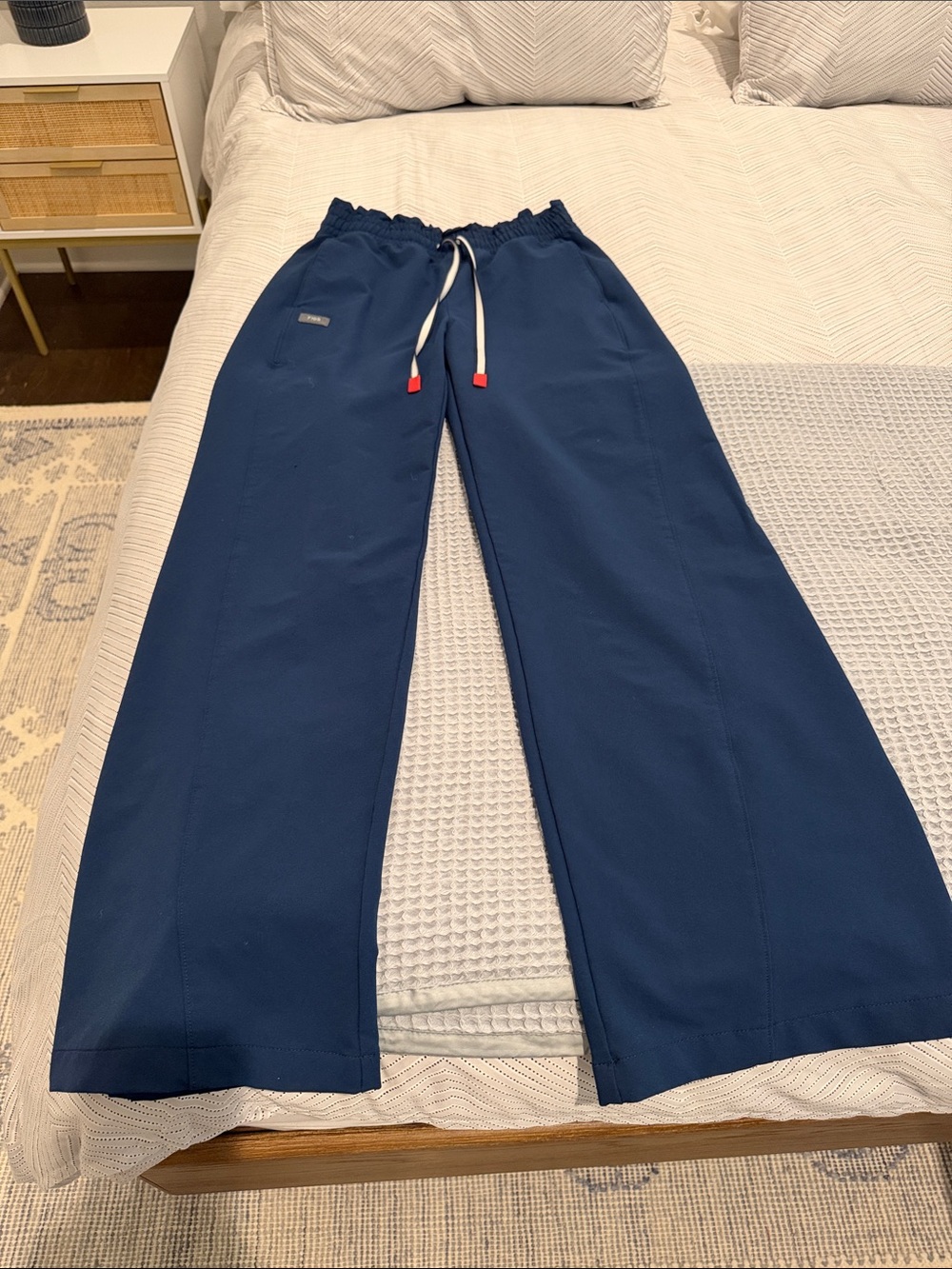 Figs USA medical team scrub set. Wide-Leg high rise pants and crop scrub top.